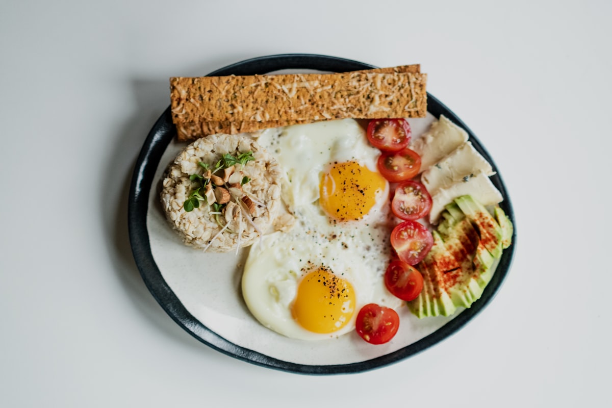 Sleep-supporting nutrients and foods